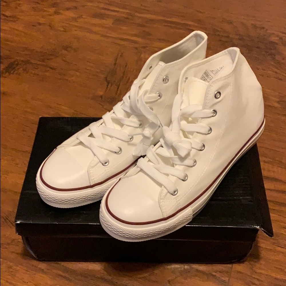 White high top trainer